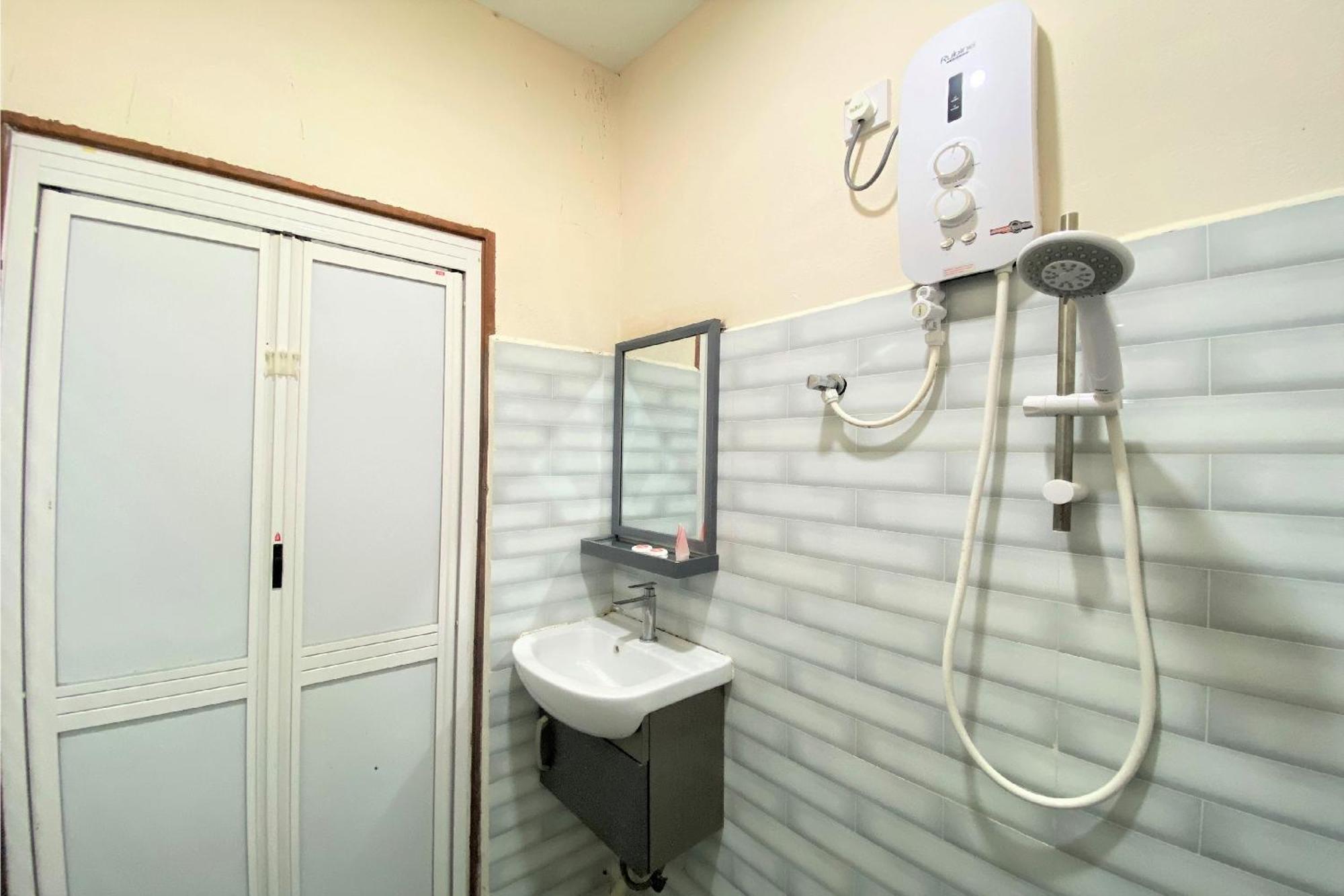 Oyo 90205 Bayu Sintok Motel 樟仑 外观 照片